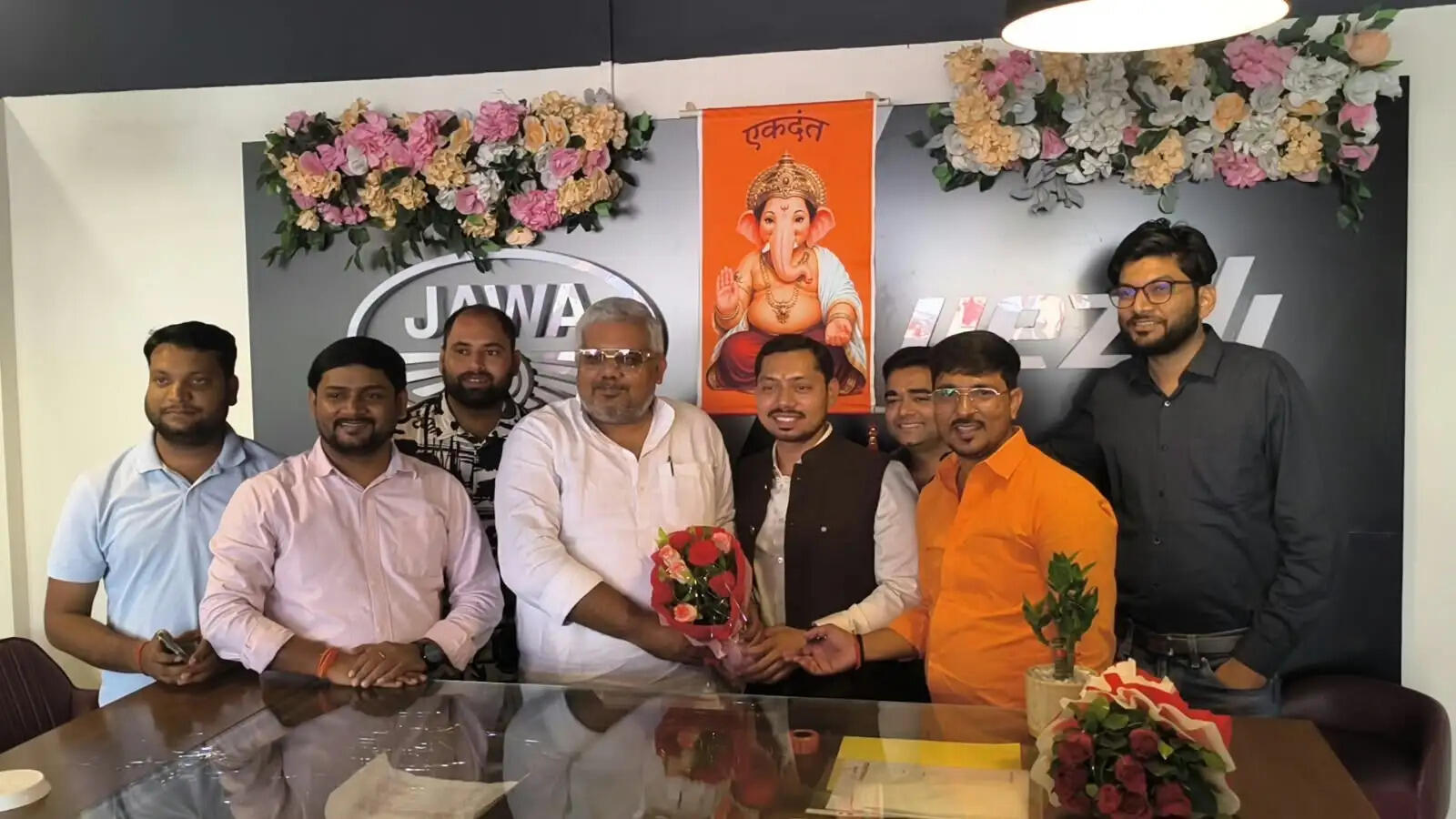 वाराणसी में पूर्वांचल के सबसे बड़े Jawa-Yezdi शोरूम का उद्घाटन