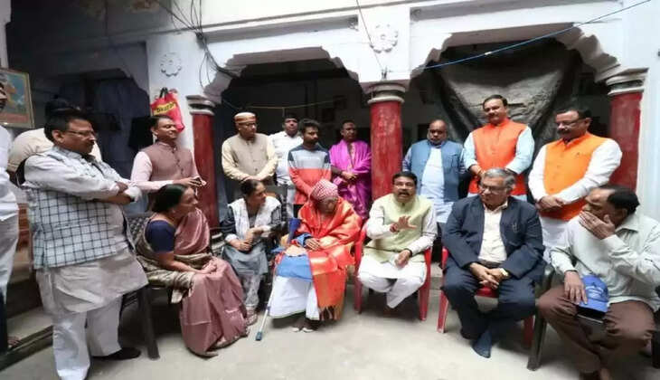 वाराणसी में&nbsp;केंद्रीय मंत्री ने हनुमान घाट पर देखी तमिल संगमम की तैयारी