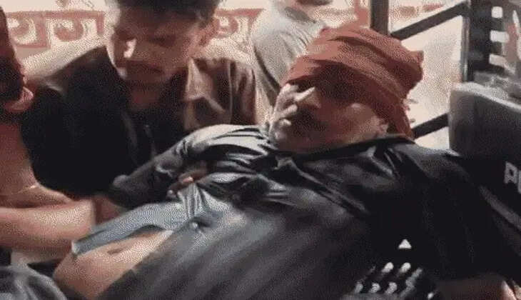 Varanasi News: दालमंडी चौड़ीकरण के बीच दर्दनाक हादसा, बंदर की वजह से गिरी ईंट, दुकानदार की मौत