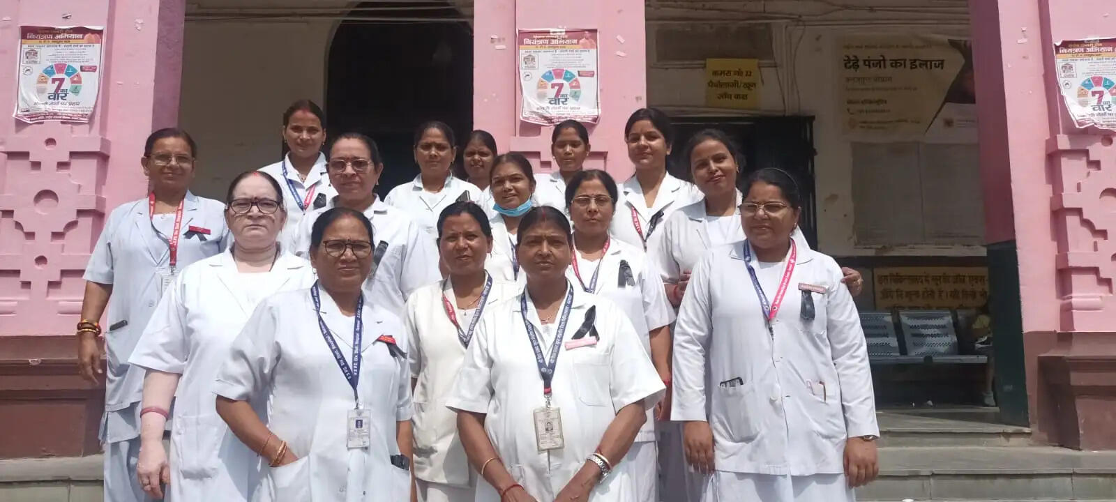 13 सूत्रीय मांगों को लेकर नर्सिंग कर्मचारियों ने बांधा काला फीता, आंदोलन की दी चेतावनी