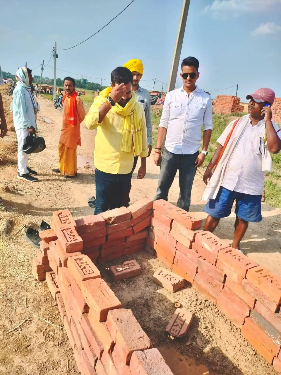 ब्राह्मण सभा के पदाधिकारियों ने कहा कि पूरे मामले की पारदर्शी और निष्पक्ष जांच कराई जानी चाहिए। यदि जांच में किसी भी स्तर पर किसी की जिम्मेदारी सामने आती है तो संबंधित अधिकारियों एवं दोषियों के खिलाफ सख्त कानूनी कार्रवाई होनी चाहिए। उन्होंने बिहार सरकार से पीड़ित परिवार को न्याय दिलाने की मांग भी की।