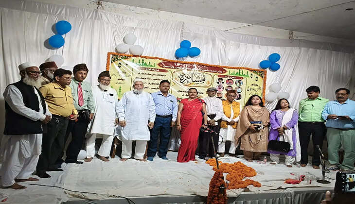 नेशनल इंटर कॉलेज में सजी शायरी की महफिल, शायरों के कलाम पर गूंजी वाहवाही