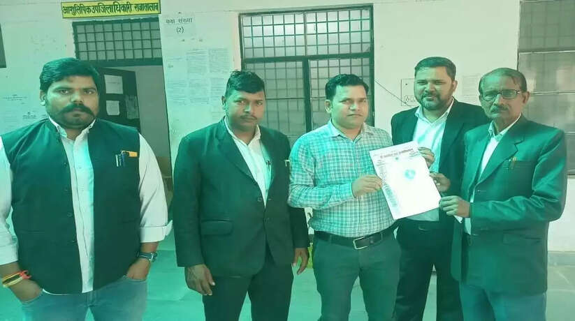 Demand to open Police Magistrate Court in Tehsil Rajatalab, leaflet handed over to SDM