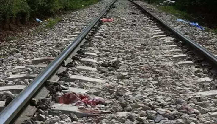 Varanasi News: नक्खी घाट निवासी हनुमान यादव 15 वर्षीय &nbsp;की ट्रेन से धक्का लगने से मौत,&nbsp;परिवार में&nbsp;मच गया&nbsp;कोहराम