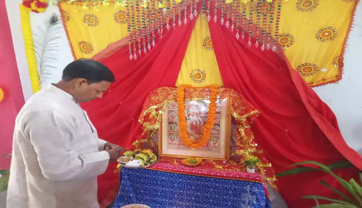 खजनी के महाविद्यालय में मां जगदंबा पूजन, भजन-कीर्तन के बाद हुआ प्रसाद वितरण