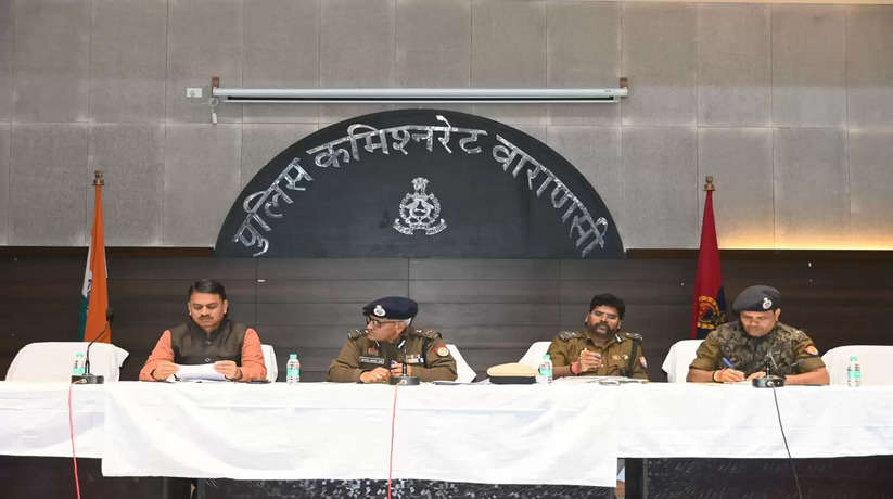Varanasi News पुलिस व प्रशासनिक अधिकारी के साथ महाशिवरात्रि एवं लोकसभा सामान्य निर्वाचन-2024 के संबंध में एक गोष्ठी आयोजित की गयी