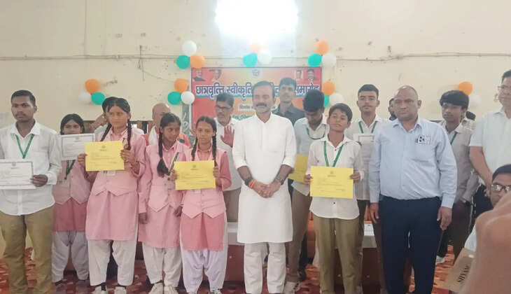 चंदौली में 4,598 छात्रों को छात्रवृत्ति, खातों में भेजे 1.13 करोड़ रुपये