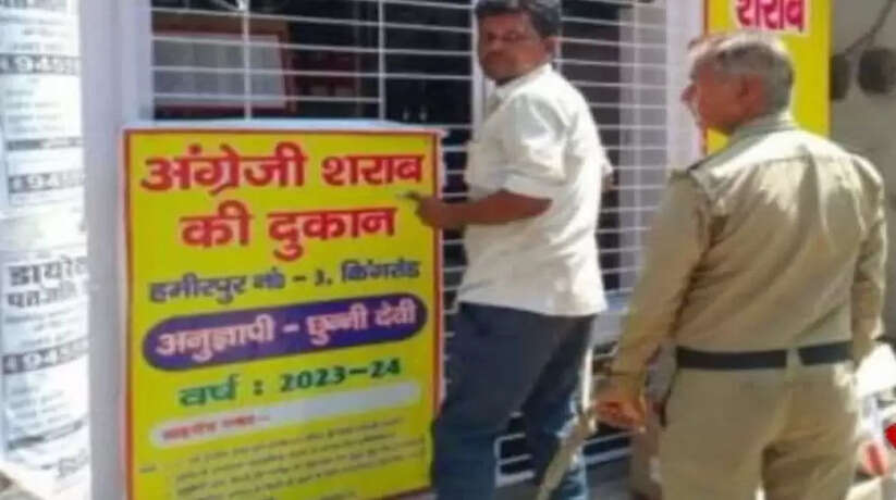 A Video of Uttar Pradesh Police Continues to go Viral: क्या पुलिस मुजरिम को शराब पीने की देती है छूट, ये वायरल फोटो कह रही सब कुछ