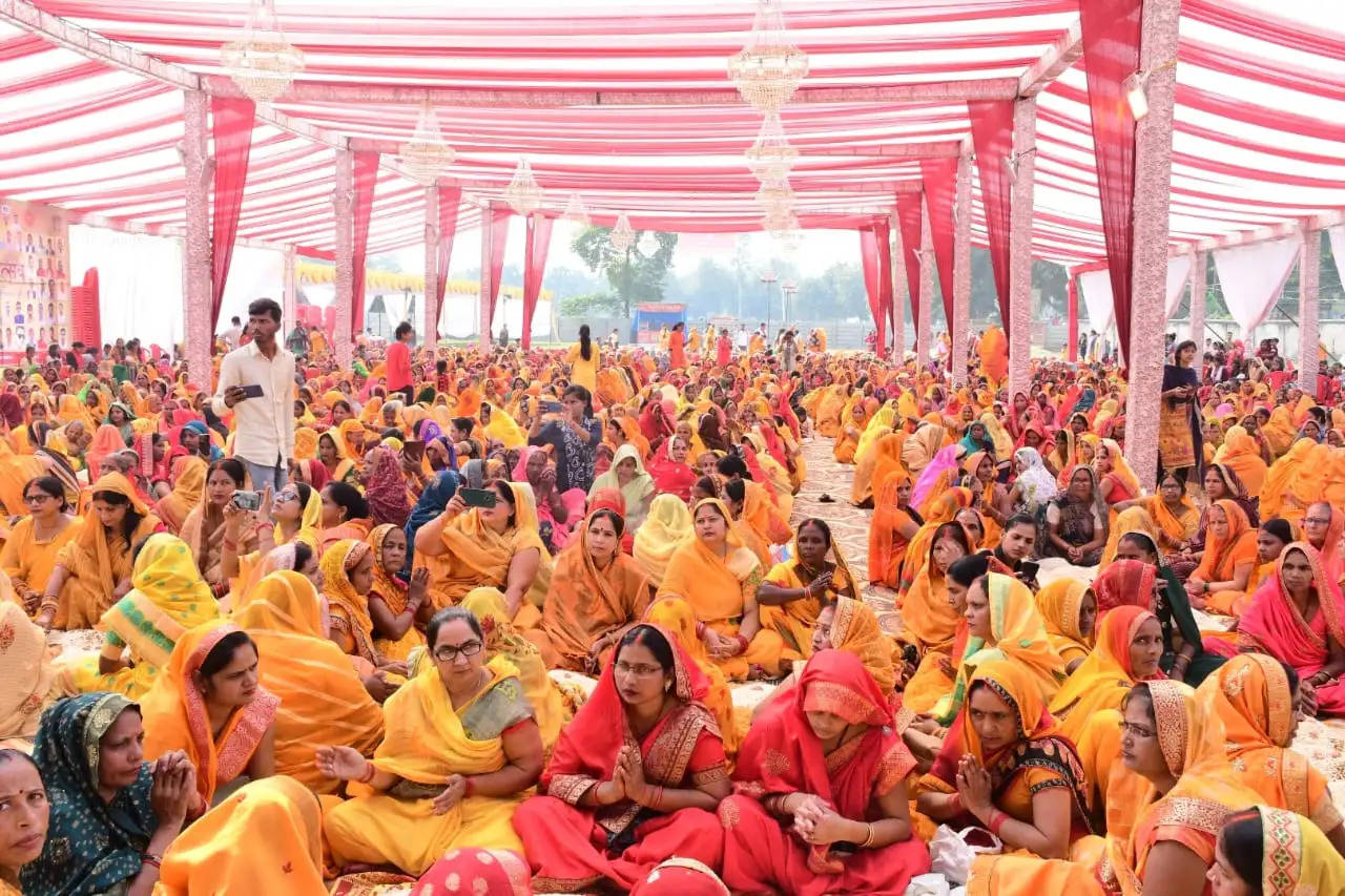 Ayodhya News: भरतकुंड बना हजारों महिलाओं के जनसमुद्र का साक्षी, भारी संख्या में महिलाओं ने किया दुरदुरिया पूजन