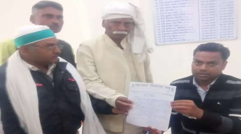 Chandauli News: चंदौली में किसान विकास मंच के पदाधिकारियों ने आज कलेक्ट्रेट में प्रभारी एसडीएम अतुल गुप्ता से की मुलाकात