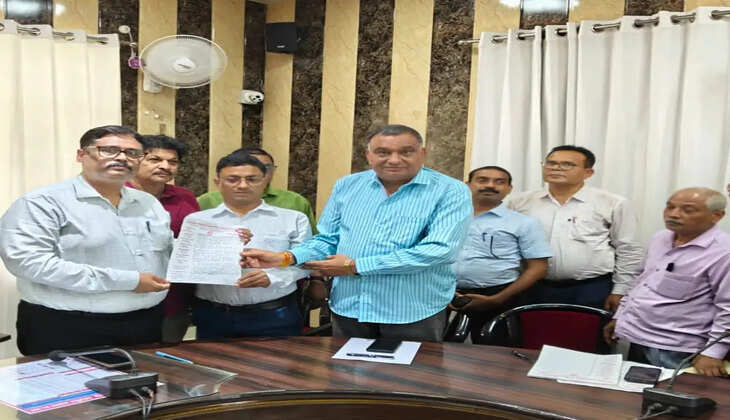 राजस्व लिपिक से मारपीट के आरोप पर भड़का कर्मचारी संघ, कार्रवाई की मांग