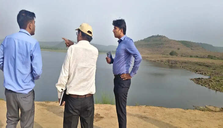 चन्दौली में विकास कार्यों पर सीडीओ की पैनी नजर, आवास और सिंचाई योजनाओं का किया निरीक्षण