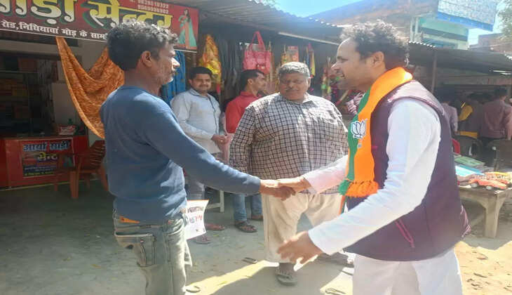 Ayodhya News: सांसद रितेश पांडेय का भ्रमण के दौरान हुआ जोरदार स्वागत