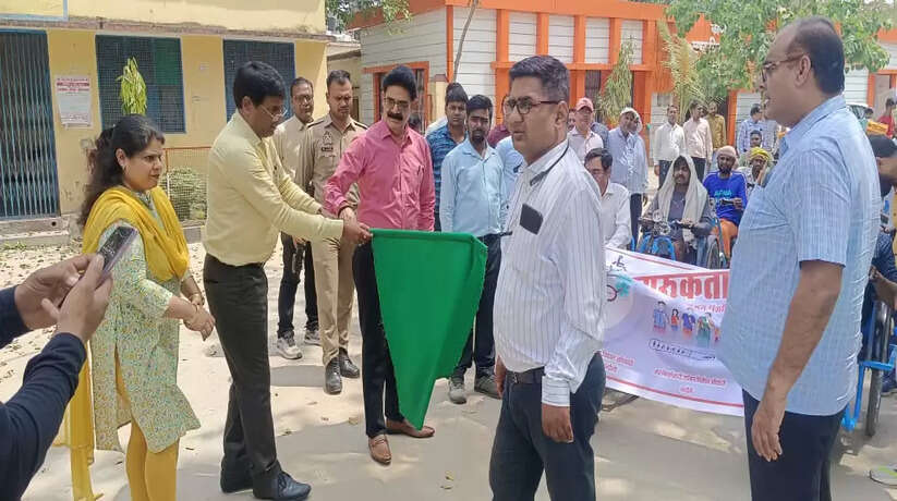 Chanduli News: मतदाता जागरूकता रैली का मुख्य उद्देश्य, लोकतंत्र का महापर्व 01 जून, 2024 को अपना वोट जरूर करें सीडीओ