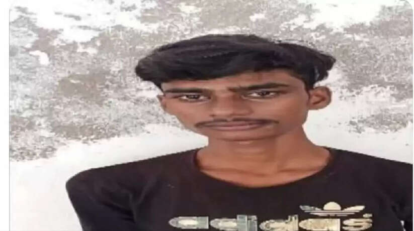 चंदौली के कोर्ट में पेशी पर आया अपहरण का आरोपी फरार, पुलिस कर्मियों को चकमा देकर फरार हुआ आरोपी गोलू खान