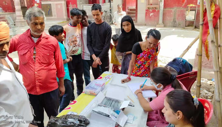 Varanasi News: एचआईवी/एड्स और एस टी आई के विषय में जानकारी भी दी गई साथ ही टी&bull;बी&bull; के विषय में जानकारी दी गई और स्क्रीनिंग की गई