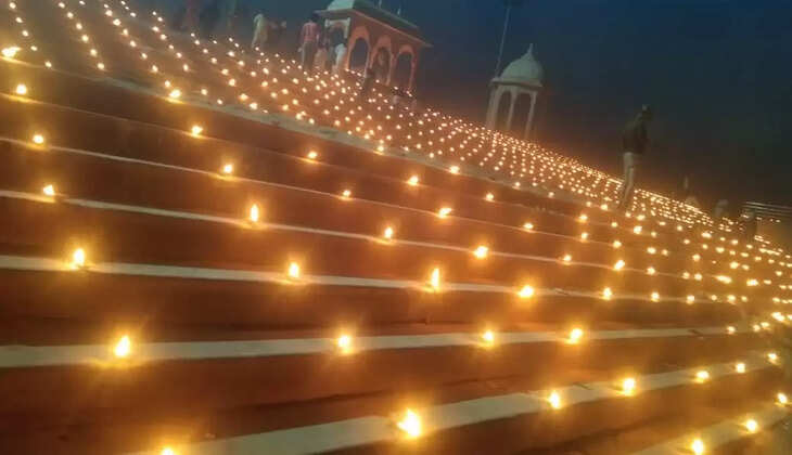 कैथी में गंगा-गोमती तट पर सजे हजारों दीप, जगमगा उठे घाट