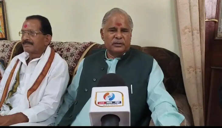 राहुल गांधी की गिरफ्तारी के बाद...पूर्व विधायक हाउस अरेस्ट!&nbsp;मिर्जापुर में हाई वोल्टेज ड्रामा राहुल गांधी की गिरफ्तारी के बाद मिर्जापुर में बवाल! पूर्व विधायक भगवती प्रसाद चौधरी हाउस अरेस्ट
