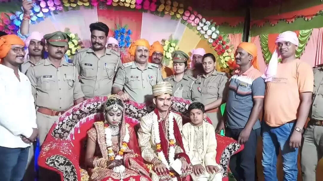 वाराणसी: थानाध्यक्ष ने गरीब असहाय बेटी की धूमधाम से करवाई शादी, पूरे इलाके में हो रही चर्चा*