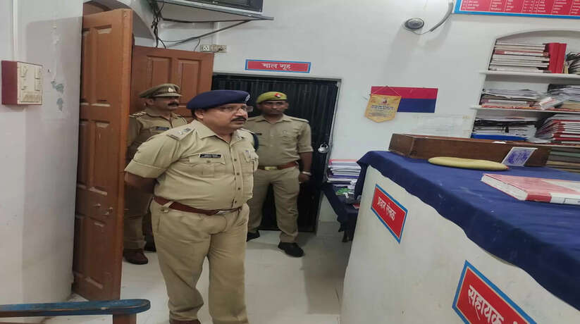 पुलिस अधीक्षक वाराणसी ग्रामीण ने थाना चोलापुर का किया औचक निरीक्षण