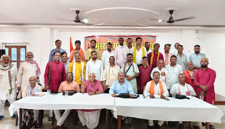 चंदौली में भारतीय किसान संघ की बैठक में किसानों की समस्याओं, सितंबर में प्रस्तावित धरना-प्रदर्शन और सदस्यता अभियान को लेकर महत्वपूर्ण निर्णय लिए गए। संगठन मंत्री शिवाकांत दीक्षित ने कार्यकर्ताओं को गांव-गांव तक संगठन मजबूत करने का आह्वान किया।