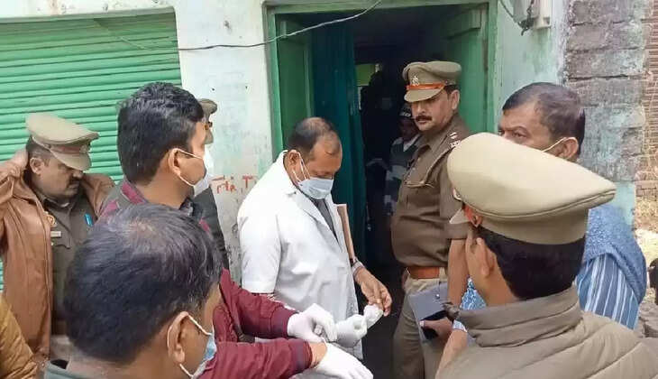 Varanasi News: वाराणसी में मां, बेटी और बेटे की निर्मम हत्या, हत्यारे ने एक ही परिवार के तीन लोगों को उतारा मौत के घाट