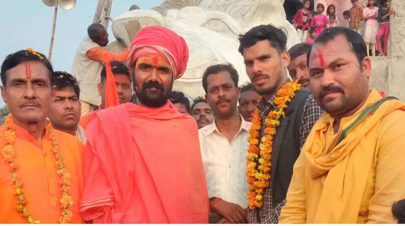 Raebareli News: रायबरेली में भव्य कलश यात्रा निकालकर भागवत कथा का आयोजन