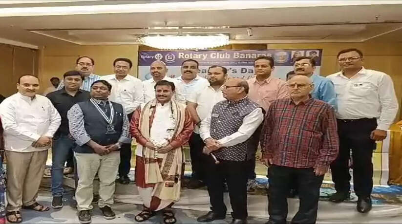 Varanasi News: रोटरी क्लब बनारस ने किया शिक्षकों को सम्मानित