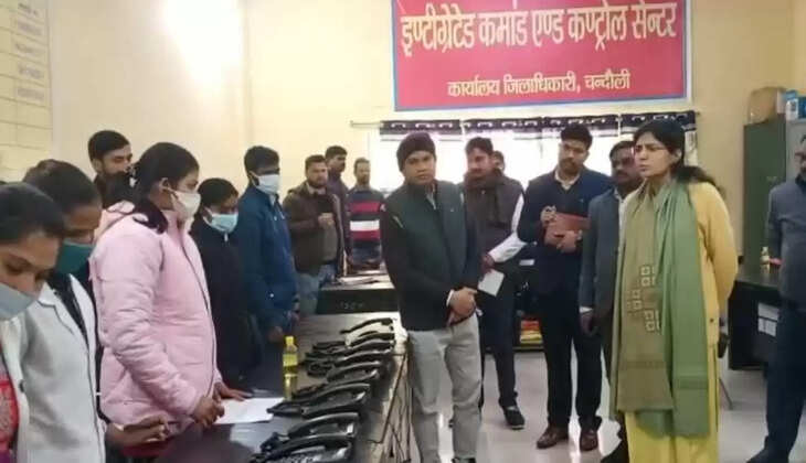 Chandauli News: चन्दौली जिलाधिकारी ने किया कार्यालय का निरीक्षण