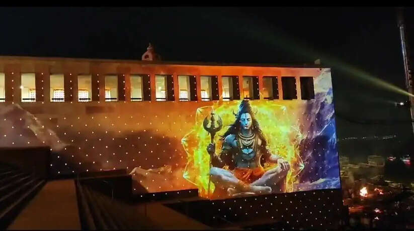 Varanasi News: विश्वनाथ कारिडोर के गंगा द्वार पर इस बार देव दीपावली पर्व पर लेजर शो के माध्यम से शिव महिमा दिखाई जाएगी। इसका रिहर्सल शुरू हो गया है।