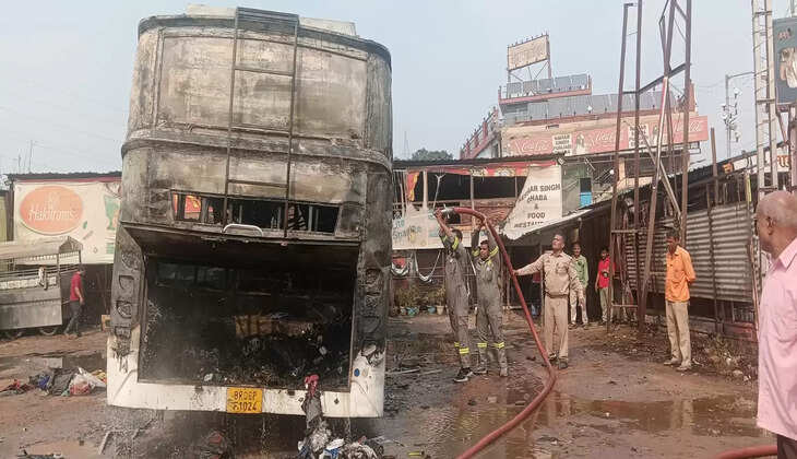 प्राइवेट बस बना आग का गोला, यात्रियों में मचा अफरा तफरी