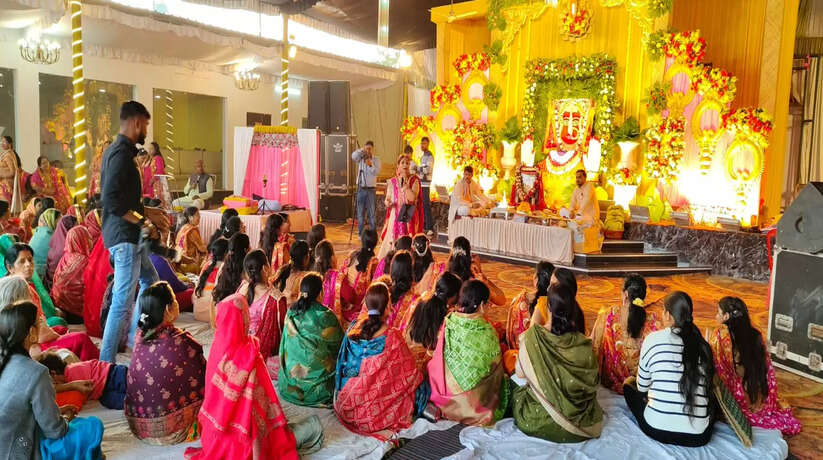 सहजनवां में झुंझुनू की राणी सती दादी की सजायी गई अलौकिक झांकी