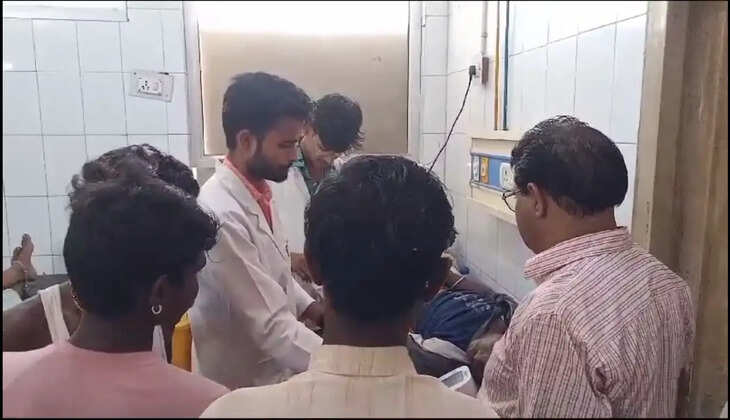 सदर कोतवाली के सामने nh2 पर अज्ञात ट्रक ने बाइक सवार मां-पुत्र को मारी टक्कर, पुत्र की हालत गंभीर