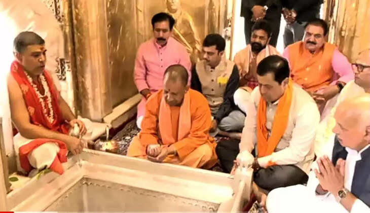 वाराणसी में CM Yogi ने बाबा दरबार में लगाई हाजिरी, बाबा का दर्शन-पूजन कर लिया आशीर्वाद
