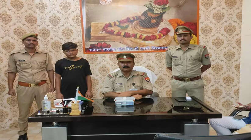 वाराणसी में 01 नफर शातिर चोर गिरफ्तार व 4 मोबाइल बरामद