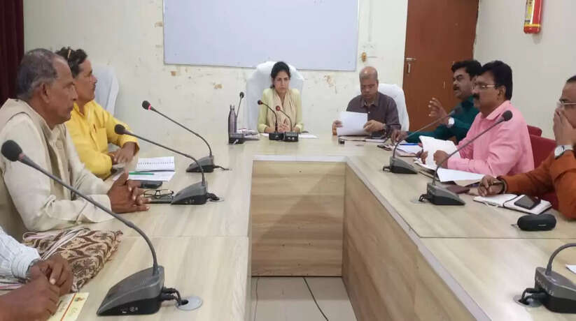 धान क्रय केंद्रों पर उपलब्ध हो जरूरी सुविधाएं, लापरवाही करने वालो पर होगी बडी करवाई : जिलाधिकारी
