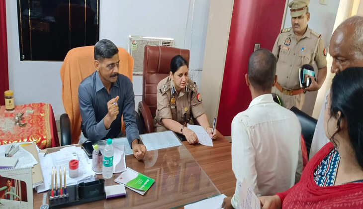 मीरजापुर समाधान दिवस: मंडलायुक्त और डीआईजी ने सुनीं फरियादें, जमीन विवादों पर दिए निर्देश