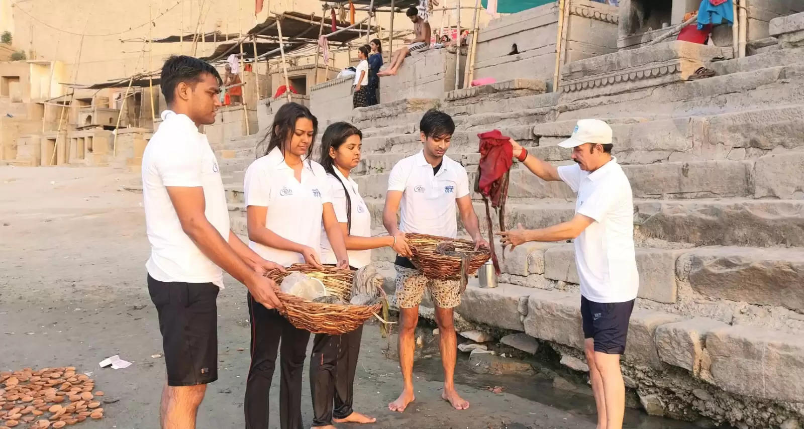 Varanasi News: पांच नदियों के संगम 'पंचगंगा तीर्थ' पर जगाई स्वच्छता की अलख