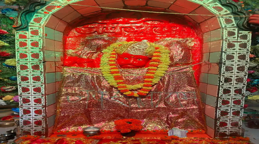 Varanasi News: चौबेपुर क्षेत्र के गौरा रोड चौबेपुर स्थित प्राचीन शुक्लहिया मंदिर पर रविवार को रूद्राभिषेक के बाद रामचरितमानस पाठ का आयोजन हुआ।
