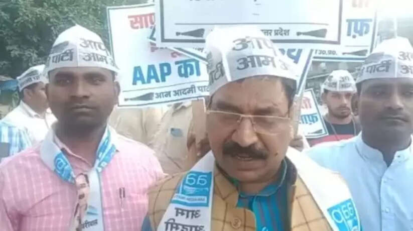 बीकापुर कस्बे में चलाया गया झाड़ू लगाओ, गंदगी भगाओ अभियान