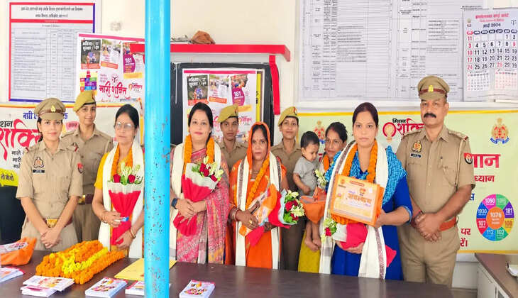 वाराणसी में महिला सुरक्षा, सम्मान और स्वावलंबन को बढ़ावा देने के लिए पुलिस की पहल, पारिवारिक विवाद सुलझाकर महिलाओं को बेहतर जीवन जीने में मदद करने वाली महिलाओं को किया गया सम्मानित।