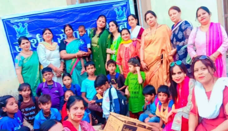 वाराणसी में सार्थक सेवा फाउंडेशन की तरफ से&nbsp;स्कूल के बच्चों में बांटी गयी जरूरतमन्द की चीजें