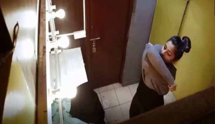 सोशल मीडिया पर वीडियो वायरल होने के बाद Windsor स्टोर ने जवाब दिया. उसके एक अधिकारी ने कहा- 'हम आपको आश्वस्त करना चाहते हैं कि यह कैमरा पिछले ब्रांड का है और एक्टिव नहीं है. हम इसे स्थायी रूप से हटा भी रहे हैं.' कैमरा तस्वीरें/वीडियो लेने लायक नहीं था क्योंकि खराब हो चुका था. हालांकि, नेली के वीडियो को देखने के बाद कई लोग चिंतित थे, खासकर वे लोग जिन्होंने हाल ही में उस Windsor स्टोर में कपड़ों का ट्रायल लिया था. Live TV