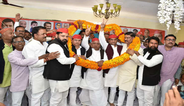 Ayodhya News: इंडिया गठबंधन के लोकसभा प्रत्याशी अवधेश प्रसाद के समर्थन में अयोध्या विधानसभा का विशाल कार्यकर्ता सम्मेलन संपन्न
