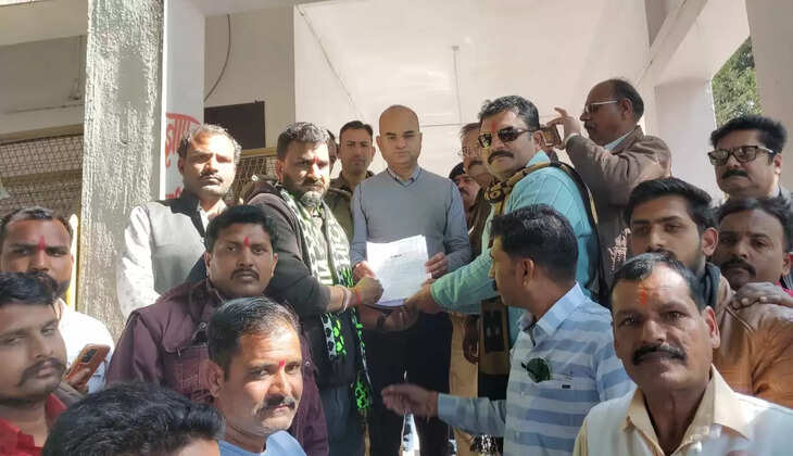 करणी सेना परिवार एवं सर्व समाज विकास मंच आंदोलन का समर्थन कर 21 सूत्रीय मांगो को लेकर सौंपा ज्ञापन