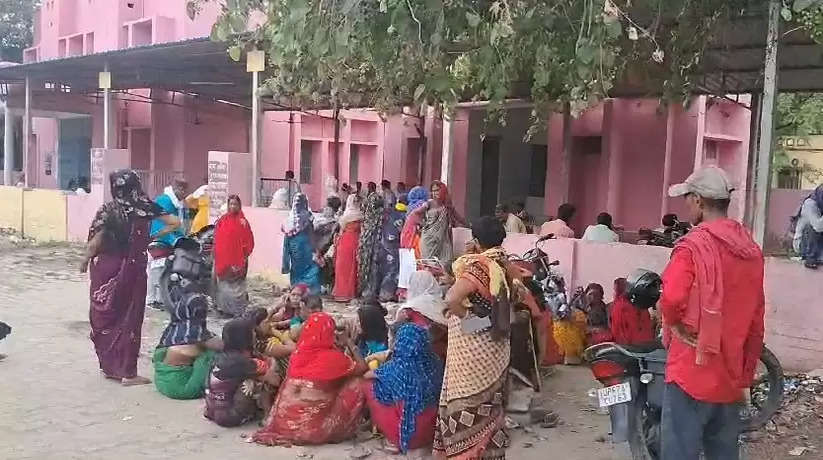 Chandauli News: बरठी-कमरौर स्थित मायके में एक विवाहिता ने की आत्महत्या, एक महीने पहले हुई थी शादी