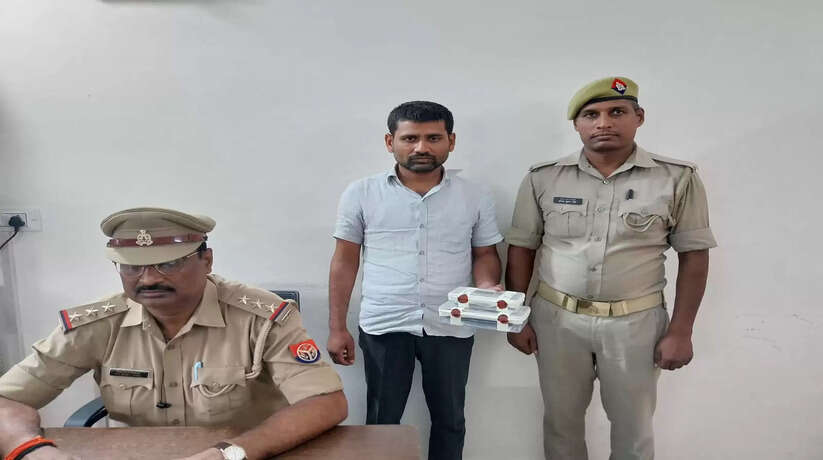 Varanasi Crime: टास्क/इनवेस्टमेंट कराने के नाम पर लोगो के साथ लाखों की साइबर धोखाधडी करने वाले गैंग का अन्तर्राज्यीय साइबर अपराधी/बैंक कर्मी गिरफ्तार