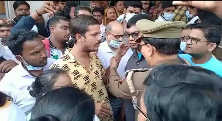 चंदौली सड़क हादसे के दौरान घायल युवक की अस्पताल में इलाज के दौरान मौत