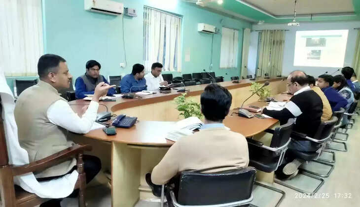 Varanasi News: बनारस की 6 सड़कों का होगा कायाकल्प,डीएम ने दो हफ्ते में अतिक्रमण मुक्त कराने के दिए निर्देश
