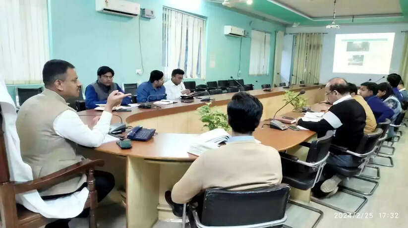 Varanasi News: बनारस की 6 सड़कों का होगा कायाकल्प,डीएम ने दो हफ्ते में अतिक्रमण मुक्त कराने के दिए निर्देश